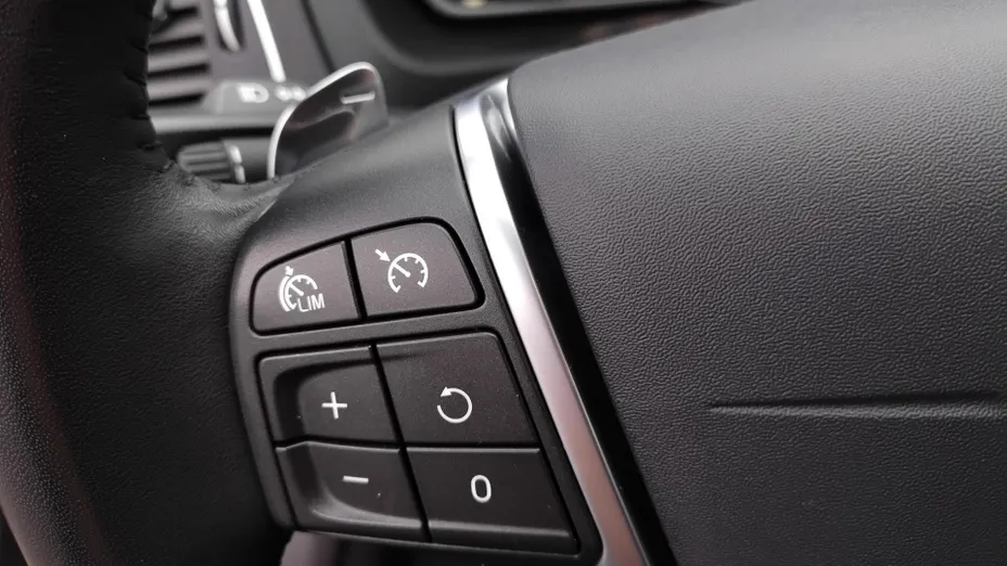 VOLVO V40 Cross Country V40 CC T3 Drive-E Summum aut