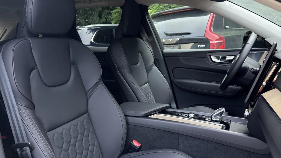 VOLVO XC60 XC60 B5 B AWD Plus Dark aut