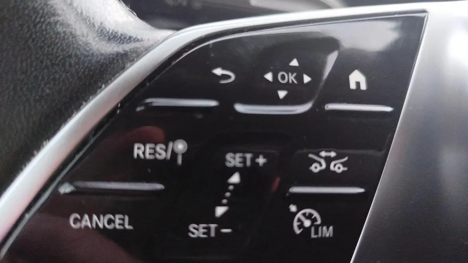 MERCEDES-BENZ CLA CLA 180 Progressive 7G-DCT