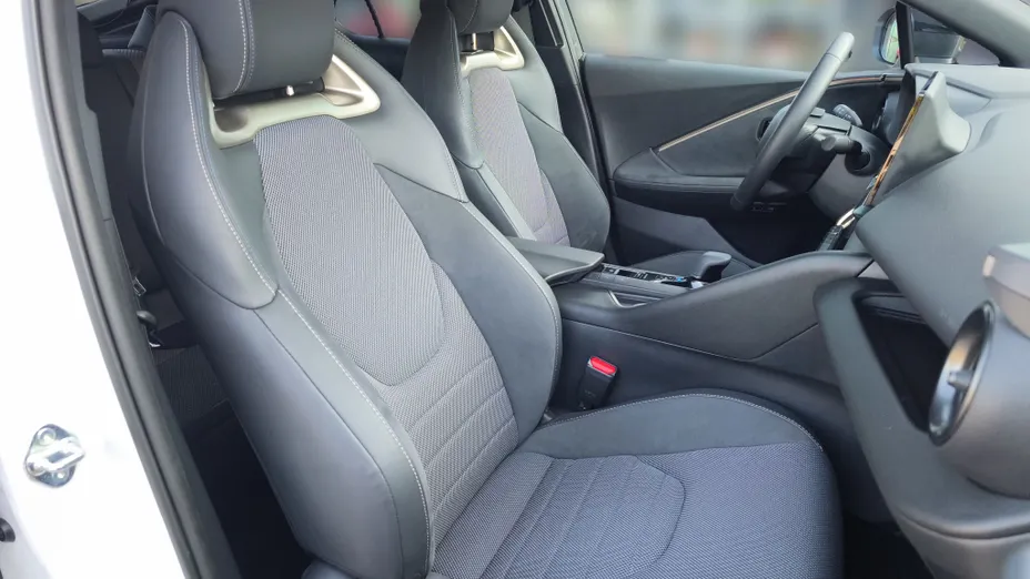 TOYOTA C-HR C-HR 2.0 PHEV Dynamic Force Executive
