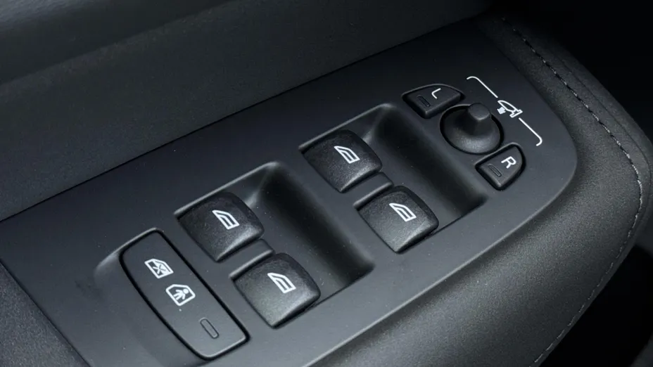 VOLVO XC60 XC60 B5 B AWD Plus Dark aut