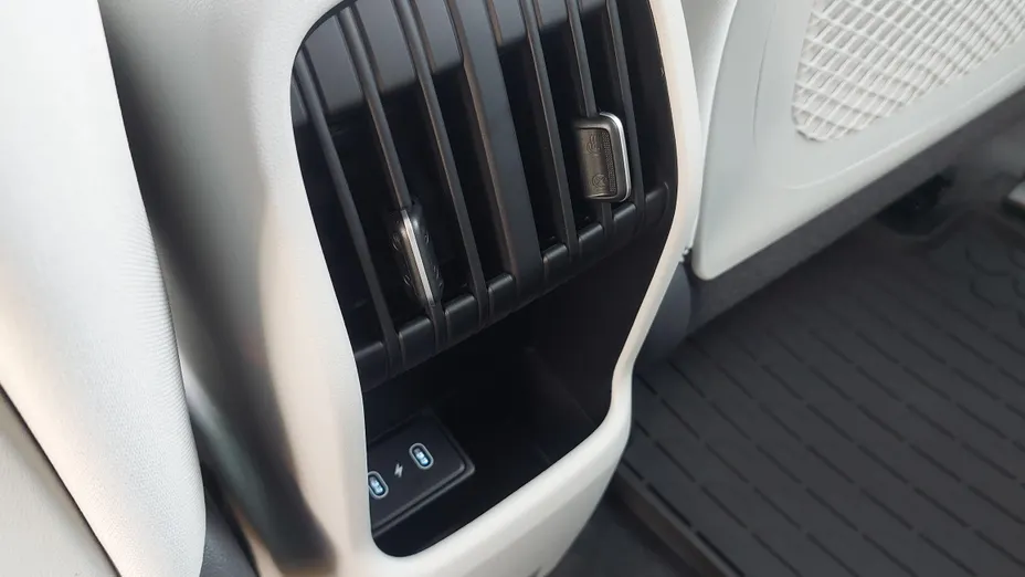 HYUNDAI Kona Kona Electric 65kWh Smart Nowy