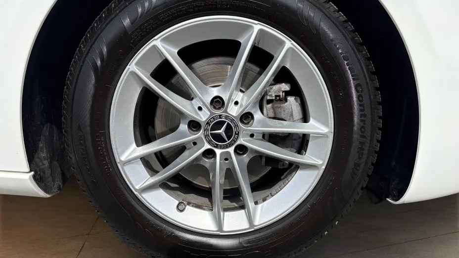 MERCEDES-BENZ A Klasa A 180 d 7G-DCT