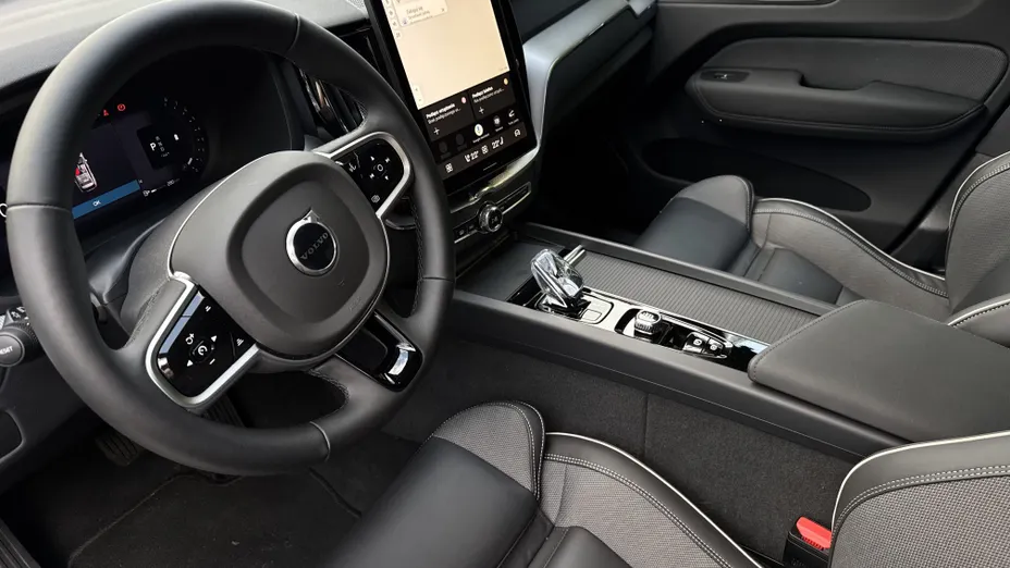 VOLVO XC60 XC60 B5 B AWD Plus Black Edition aut