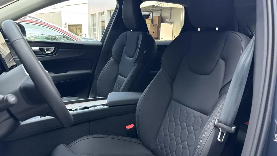 VOLVO XC60 XC60 B5 B AWD Plus Dark aut