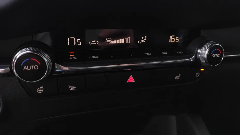 MAZDA 3 3 2.0 mHEV AWD Takumi aut