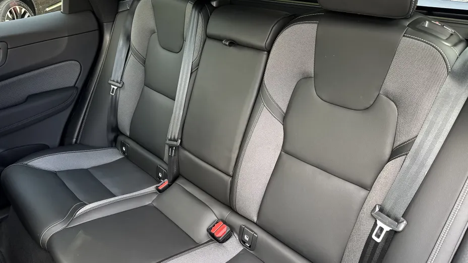 VOLVO XC60 XC60 B5 B AWD Plus Black Edition aut