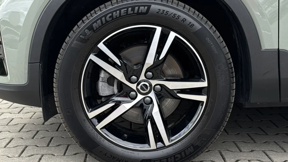 VOLVO XC40 XC40 B4 Plus Dark aut