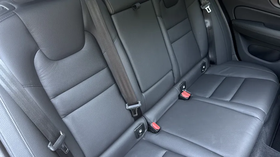VOLVO V60 V60 B4 B Plus Dark aut