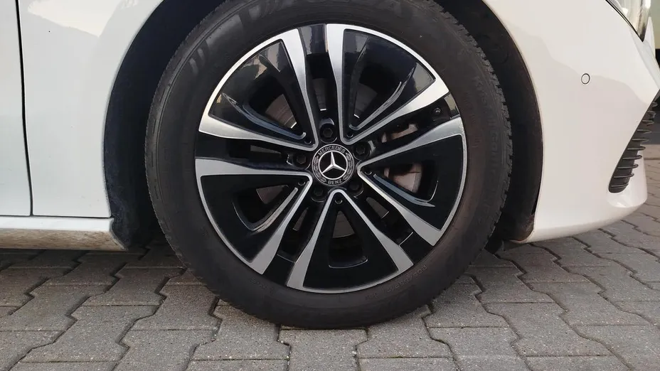MERCEDES-BENZ CLA CLA 180 Progressive 7G-DCT