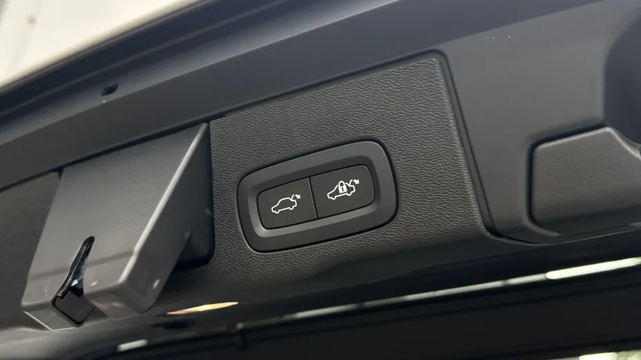 VOLVO XC60 XC60 B5 B AWD Plus Dark aut