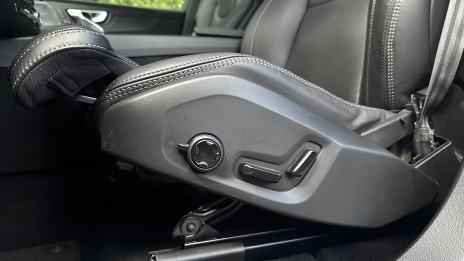 VOLVO XC60 XC60 B5 B AWD Ultra Dark aut