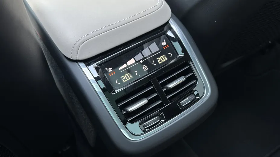 VOLVO XC60 XC60 B5 B AWD Ultra Dark aut
