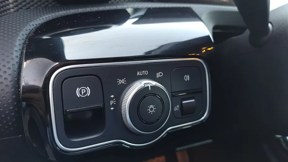 MERCEDES-BENZ CLA CLA 200 7G-DCT