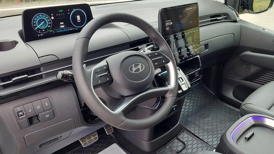 HYUNDAI Staria Staria 1.6 T-GDI HEV Luxury aut Nowy