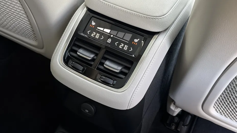 VOLVO XC90 XC90 T8 AWD Plug-In Hybrid Ultra Bright 7os aut