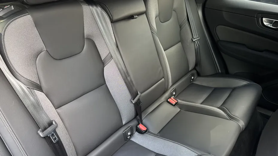 VOLVO XC60 XC60 B5 B AWD Plus Black Edition aut