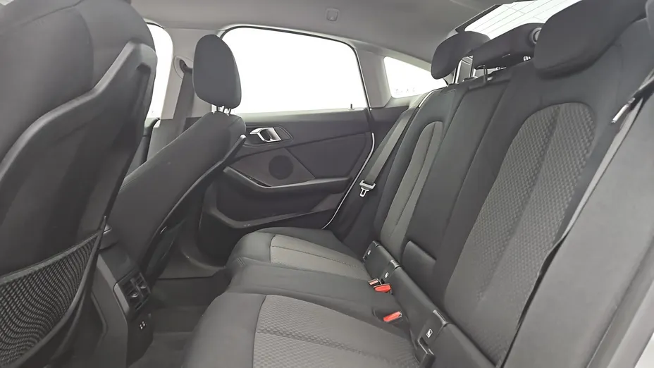 BMW Seria 2 216d Advantage aut