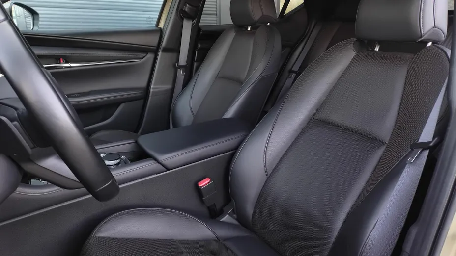 MAZDA 3 3 2.0 mHEV AWD Takumi aut