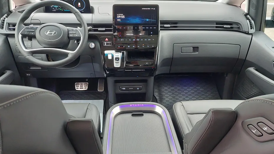 HYUNDAI Staria Staria 1.6 T-GDI HEV Luxury aut Nowy