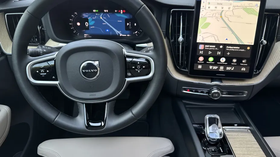 VOLVO XC60 XC60 B5 B AWD Ultra Dark aut
