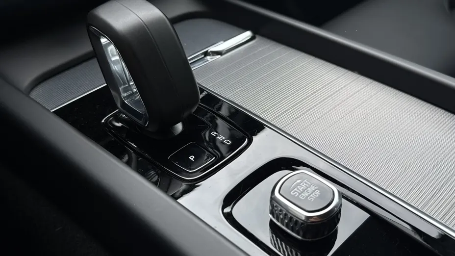 VOLVO XC60 XC60 B5 B AWD Plus Dark aut
