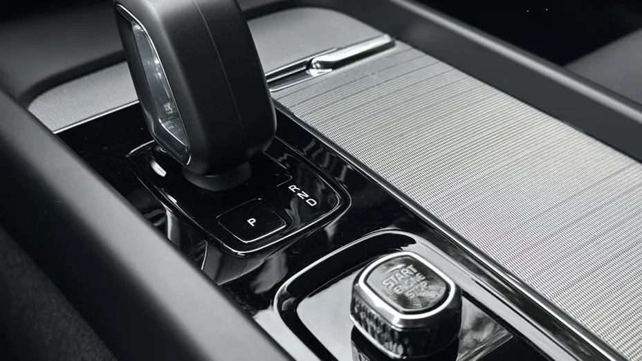 VOLVO V60 V60 B4 D Plus Dark aut
