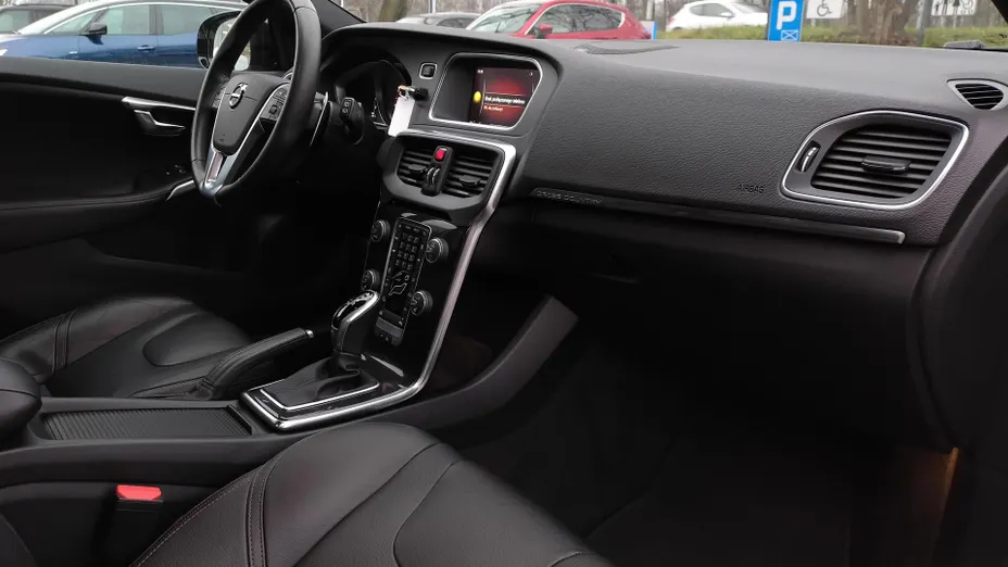 VOLVO V40 Cross Country V40 CC T3 Drive-E Summum aut