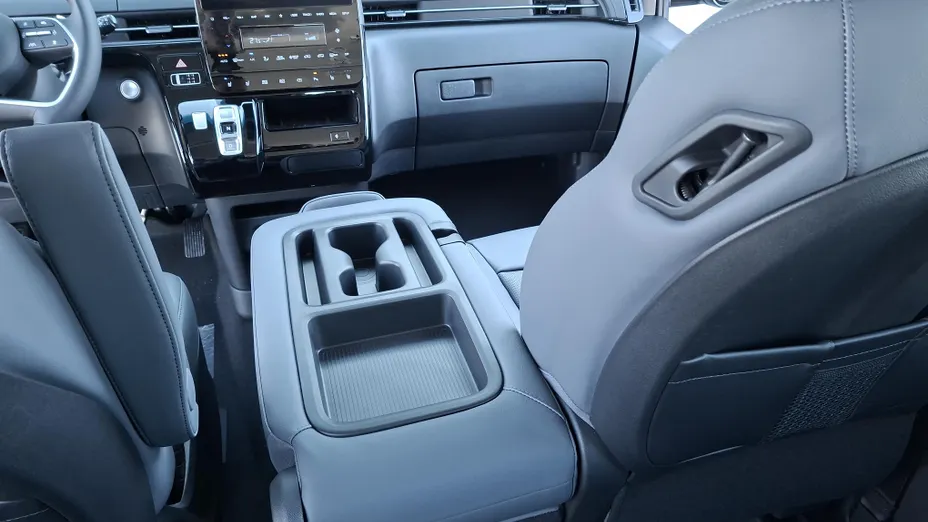 HYUNDAI Staria Staria 1.6 T-GDI HEV Smart VIP aut Nowy