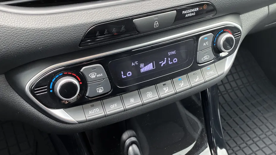HYUNDAI i30 i30 1.5 T-GDI 48V Smart