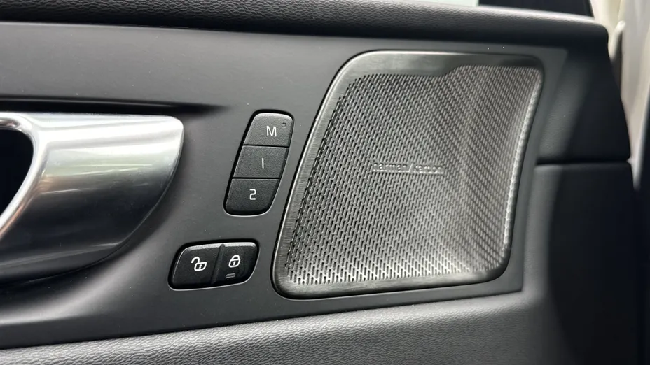 VOLVO XC60 XC60 B5 B AWD Plus Dark aut