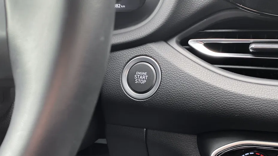 HYUNDAI i30 i30 1.5 T-GDI 48V Smart