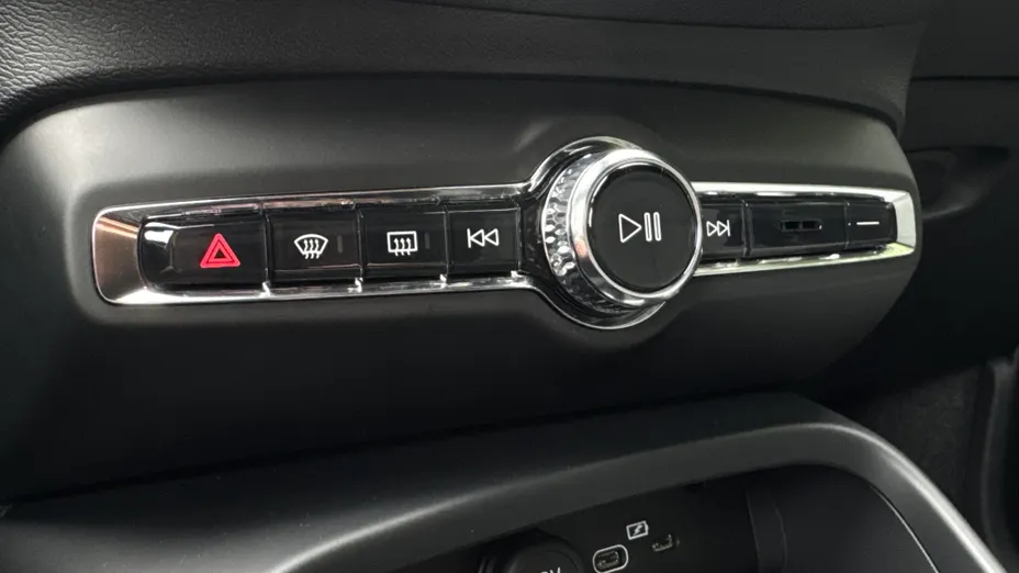 VOLVO XC40 XC40 B4 Plus Dark aut