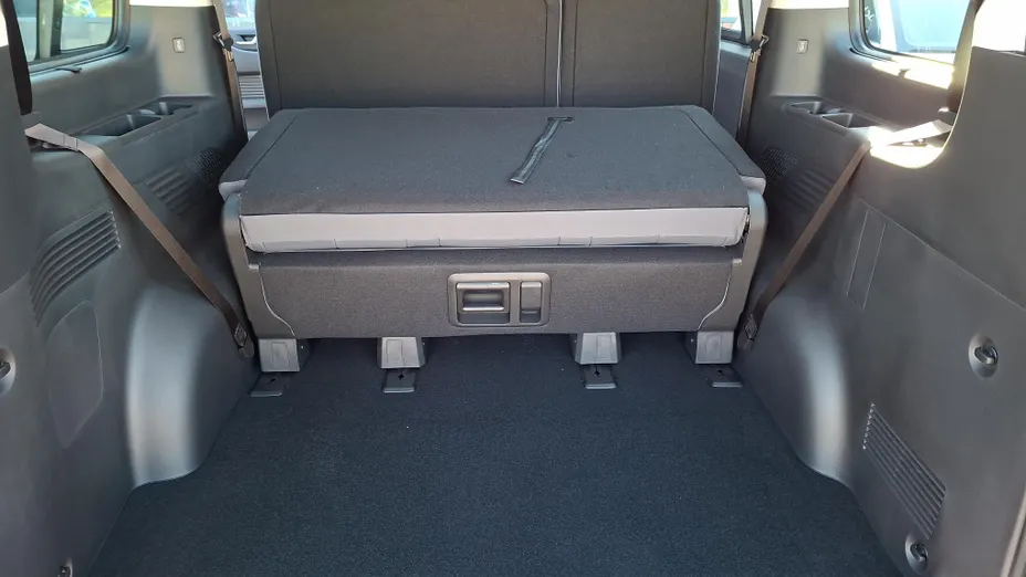 HYUNDAI Staria Staria 1.6 T-GDI HEV Smart VIP aut Nowy
