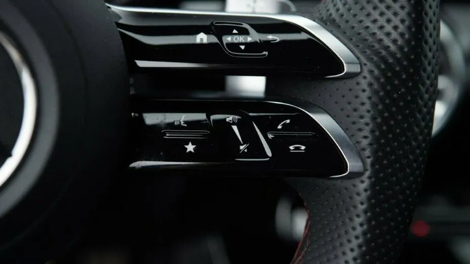 MERCEDES-BENZ A Klasa A 200 AMG Line 7G-DCT