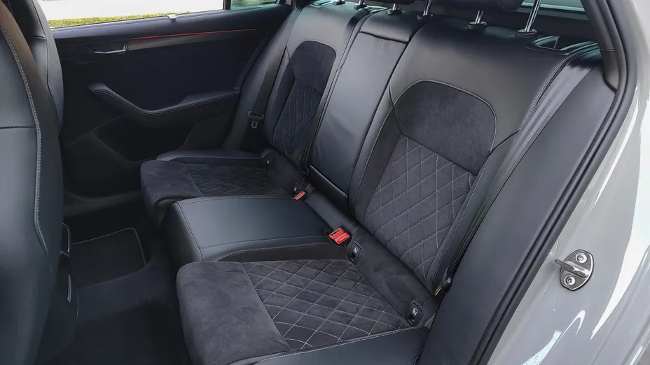 SKODA Superb Superb 2.0 TDI SCR Sportline DSG