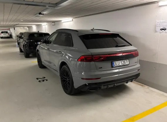 AUDI Q8 -