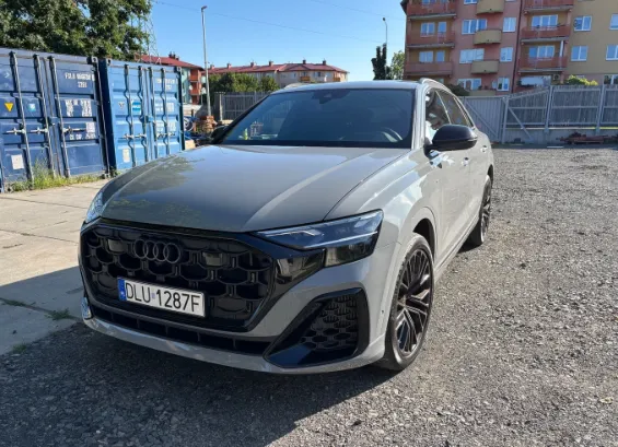 AUDI Q8 -