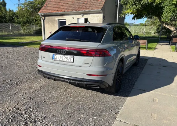 AUDI Q8 -