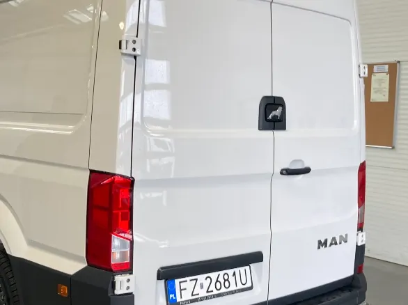 MAN TGE TGE 3.140 4x2 SB L3H3 (15,3m3) RWD