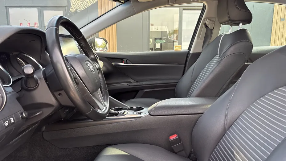 TOYOTA Camry -