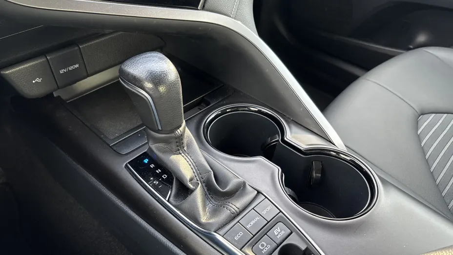 TOYOTA Camry -