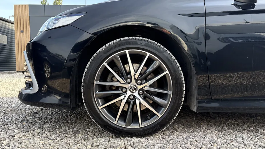 TOYOTA Camry -