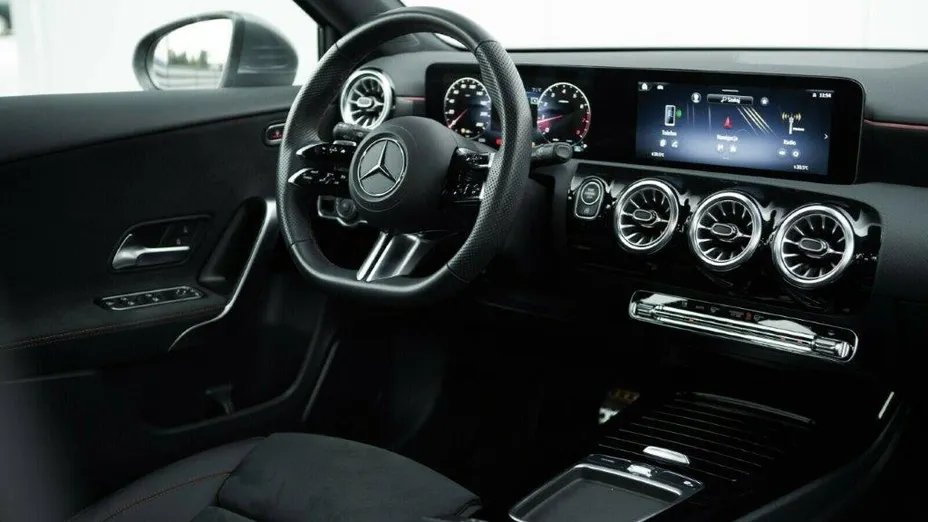 MERCEDES-BENZ A Klasa A 200 AMG Line 7G-DCT