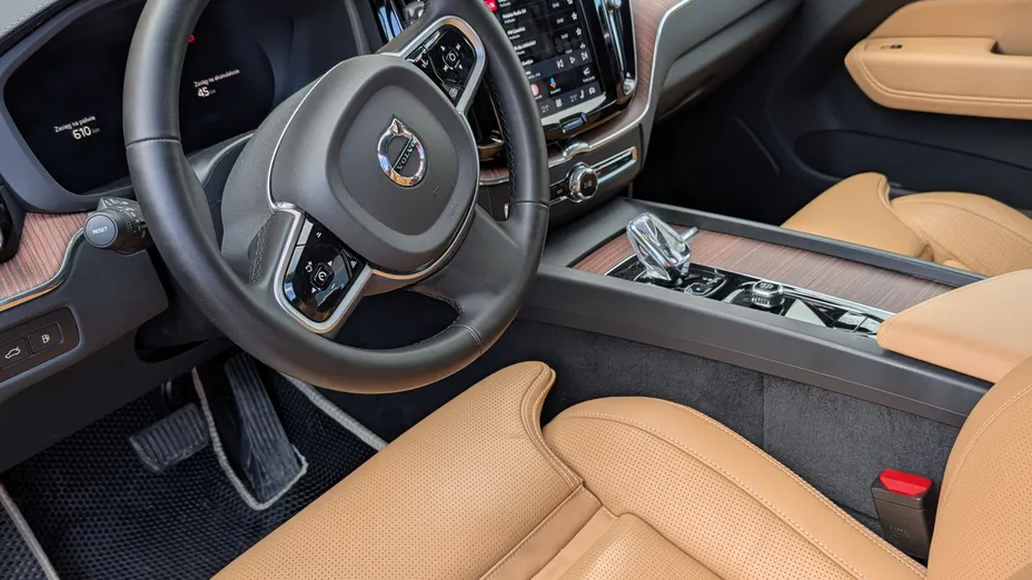 VOLVO XC60 XC60 T6 Plug-In Hybrid AWD Ultra Bright aut