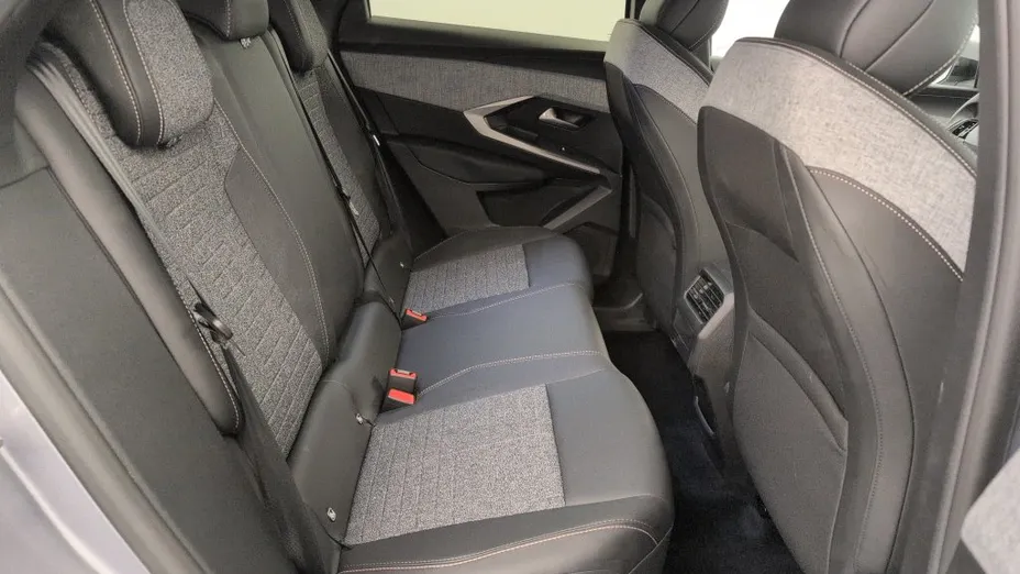 PEUGEOT 3008 -