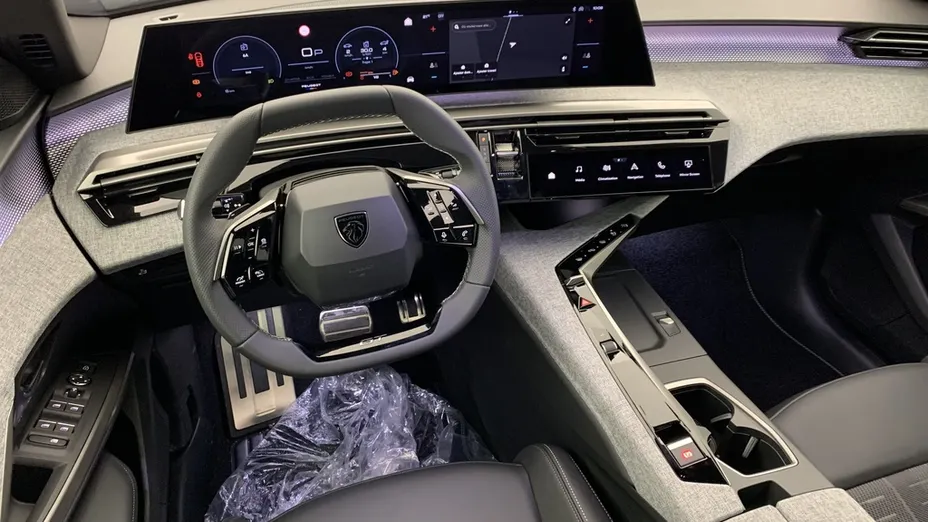 PEUGEOT 3008 -