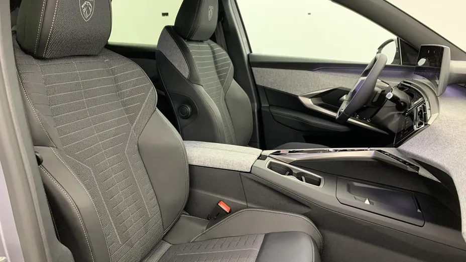 PEUGEOT 3008 -