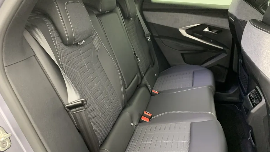 PEUGEOT 3008 -