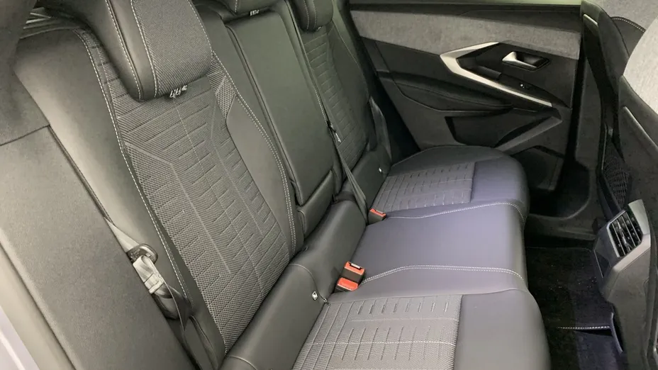 PEUGEOT 3008 -